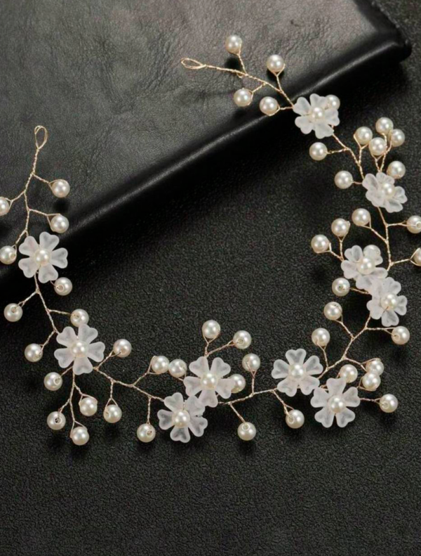 tocado white flowers