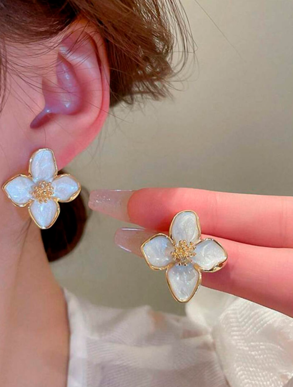 aros white flowers